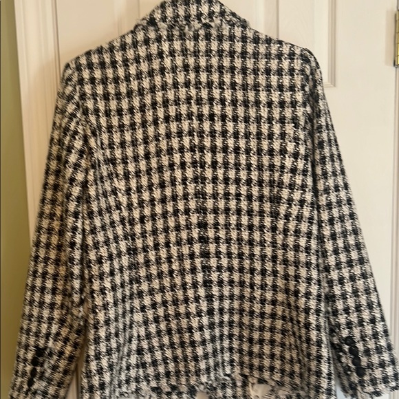 Stylish Black and White Tweed Jacket - Picture 3 of 5